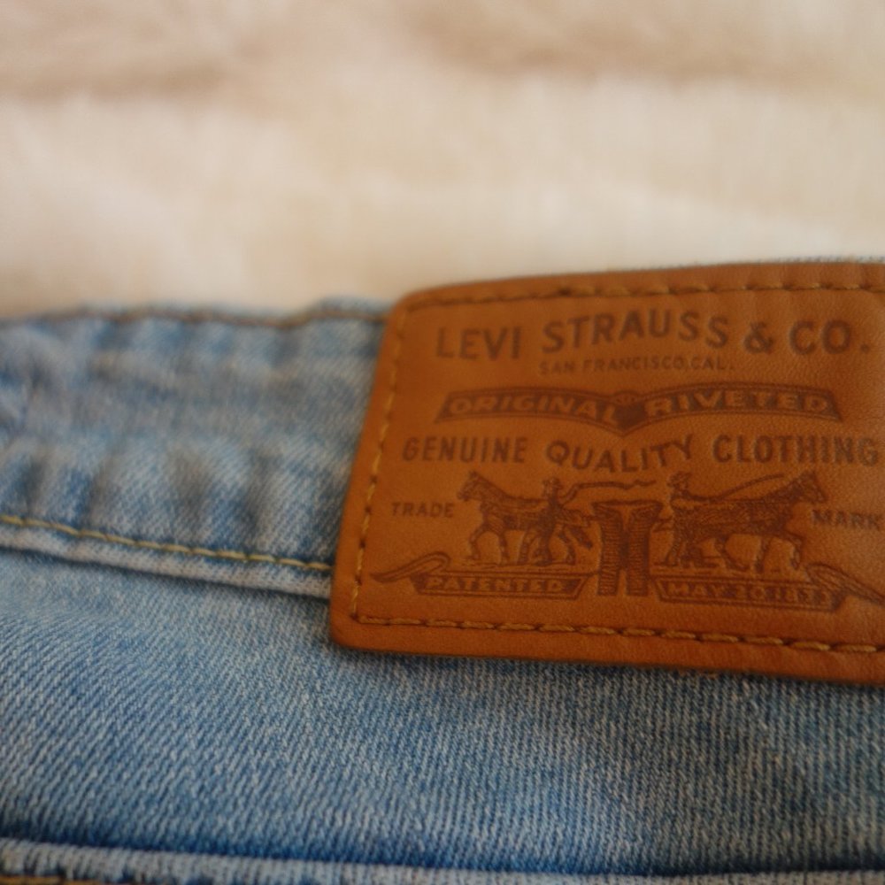 Levi's 721 High-Rise Skinny Sparkle Side Stripe Jean - Picture 10 of 10